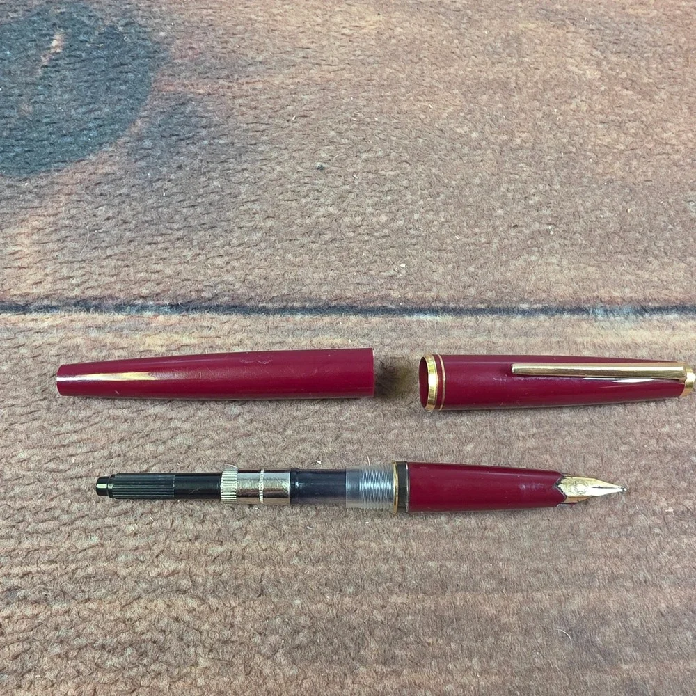 Montblanc Generation Fountain Pen Adult OS Burgundy Good 14K Gold Nib 585 Trim